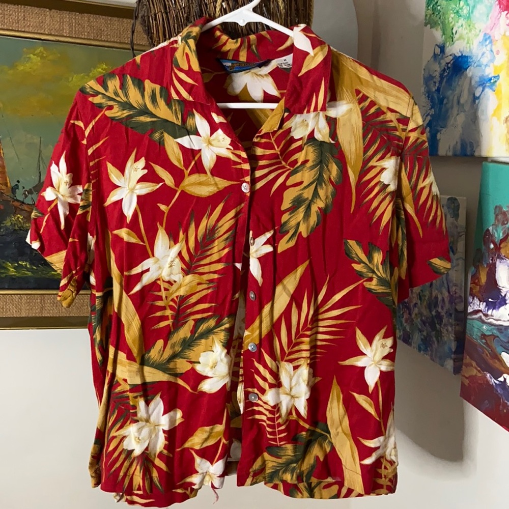 Woman’s Hawaiian shirt